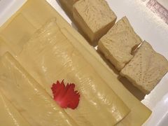 -老牌坊云南鱼豆花火锅(哈西万达店)