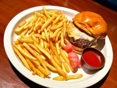 熟成牛肉汉堡-MAGPIE喜鹊派餐厅(华侨城店)