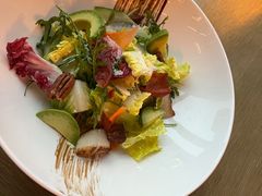 牛油果沙拉配油醋汁及烤核桃仁-恰餐厅及酒吧CHAR Bar & Grill(北京三里屯洲际店)