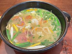 -银米·云南传统过桥米线(双廊黑金冠店)
