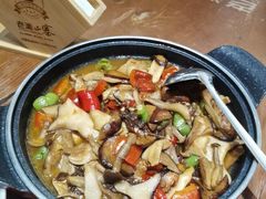 -老滇山寨•云南特色菜•地方菜•民族风情歌舞表演(金碧店)