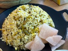 酸菜肉沫蛋炒饭-花盐街·四川乐山小吃(西单大悦城店)