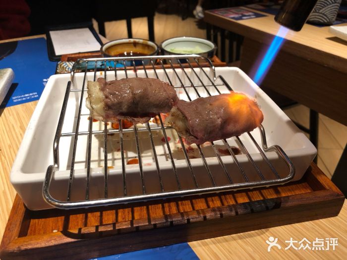舞漁日料美人胶原锅(陆家嘴中心店)生牛肉火炙寿司图片