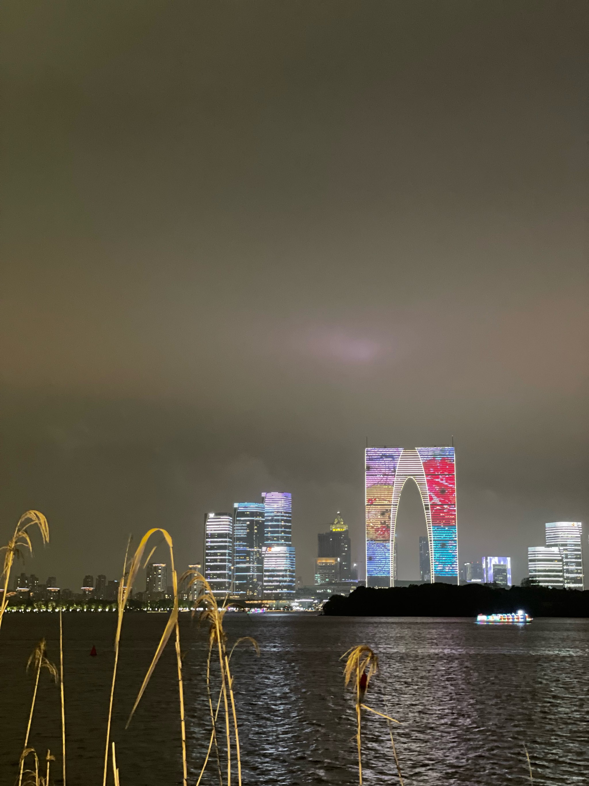 金鸡湖步道夜景图片