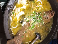 祖传石锅武昌鱼-小凤庭·地道湖北菜武昌鱼·藕汤(38年黄鹤楼店)