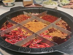 -卤校长老火锅(杨家坪直营店)