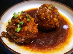 鸭蛋黄狮子头-梅飞酒家(名辉豪庭店)