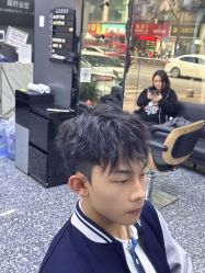 -藤野造型专业烫染接发