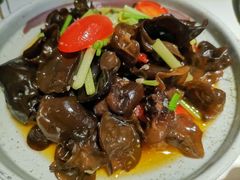 -阿瓦山寨·湘菜现炒·剁椒鱼头王(咸阳总店)