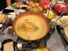 -鲜入围煮花胶鸡海鲜火锅