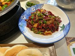 滚刀辣皮子夹馍-新疆巴州金丝特餐厅(大钟寺店)