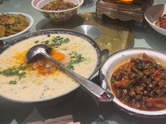 -帅巴人舅母子腊蹄民俗村