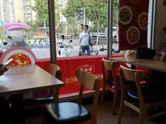 靠窗位-老乡鸡(紫桐新村店)