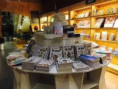 -新华里咖啡书吧(新华书店小寨店)