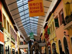 店内环境-枫叶小镇奥特莱斯