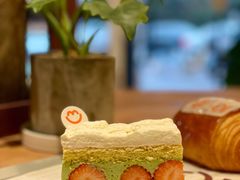 草莓开心果蛋糕-MEEBO KAFEE米咖焙坊(虹桥路店)
