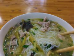 酸菜米线-老字号巴山酸菜米线(巴渝佳梦小区店)