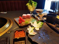 -铭牛烧肉·和牛海鲜自助(高新月牙湖店)