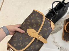 -星裳二手奢侈品回收鉴定(新华路店)