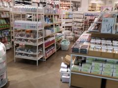 -名创优品(广州萝岗万达广场店)