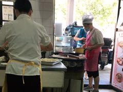 -黄阿姨锅贴大王(万航渡路店)