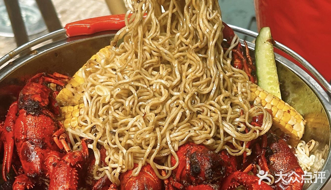 不是北京胡同🦞石家庄藏着个能嗦小龙虾面的神仙