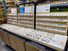-LOOK眼镜·蔡司依视路配镜(宝山万达店)