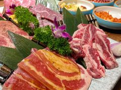 黑牛六拼-明洞阿姨·韩式酱蟹烤肉·创意料理(三元桥店)