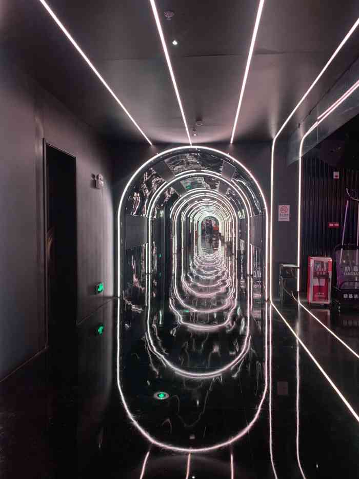 非常好很划算歌很新房间也大下午茶套餐还有东西吃有东西喝就是wifi不