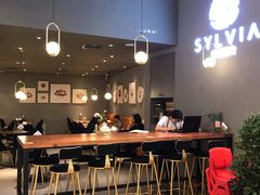 -POKEE VIA&Brunch·维娅(重庆来福士店)