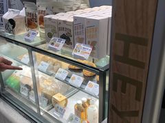 面包甜点陈列柜-喜茶(北京华贸购物中心店)