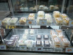 面包甜点陈列柜-百饼园(南后街店)