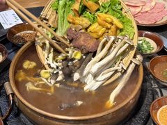 -阿山卓·野生菌火锅·纳西火塘烤肉