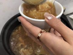 海参花胶砂锅鱼翅-添發碗仔翅美食