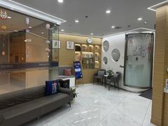 -瑞尔齿科(南京东路名人诊所)