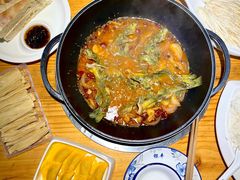 黄辣丁鲜鱼锅-小小河边鱼(天润城店)