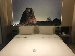 -榆林榆阳西路火车站亚朵酒店