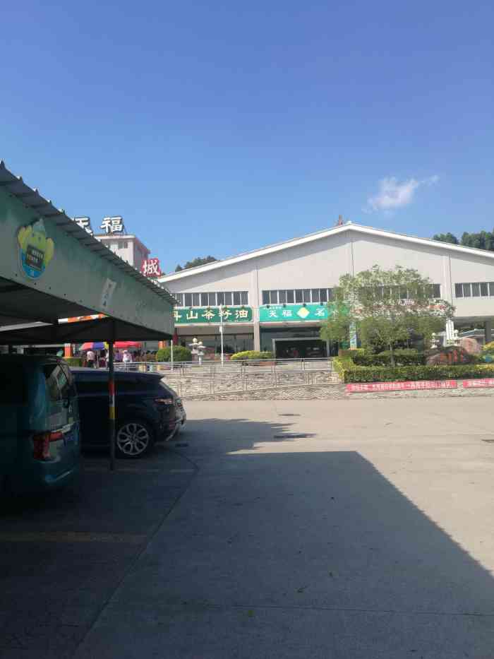 天福服务区停车场-"从汕头上高速 一路过来(天府服务区)算是.
