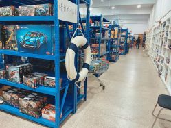 -逝水玩具折扣店