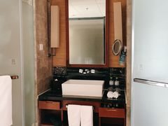 -三亚湾海居铂尔曼度假酒店