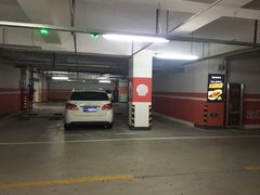 -爱琴海购物公园-地下停车场