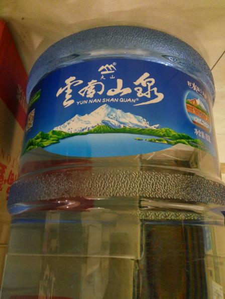 云南山泉穿金路水站-"这个水站的师傅应该是送水界的标杆了.送水.