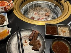 -山川小町·极番烧肉(新地假日广场店)