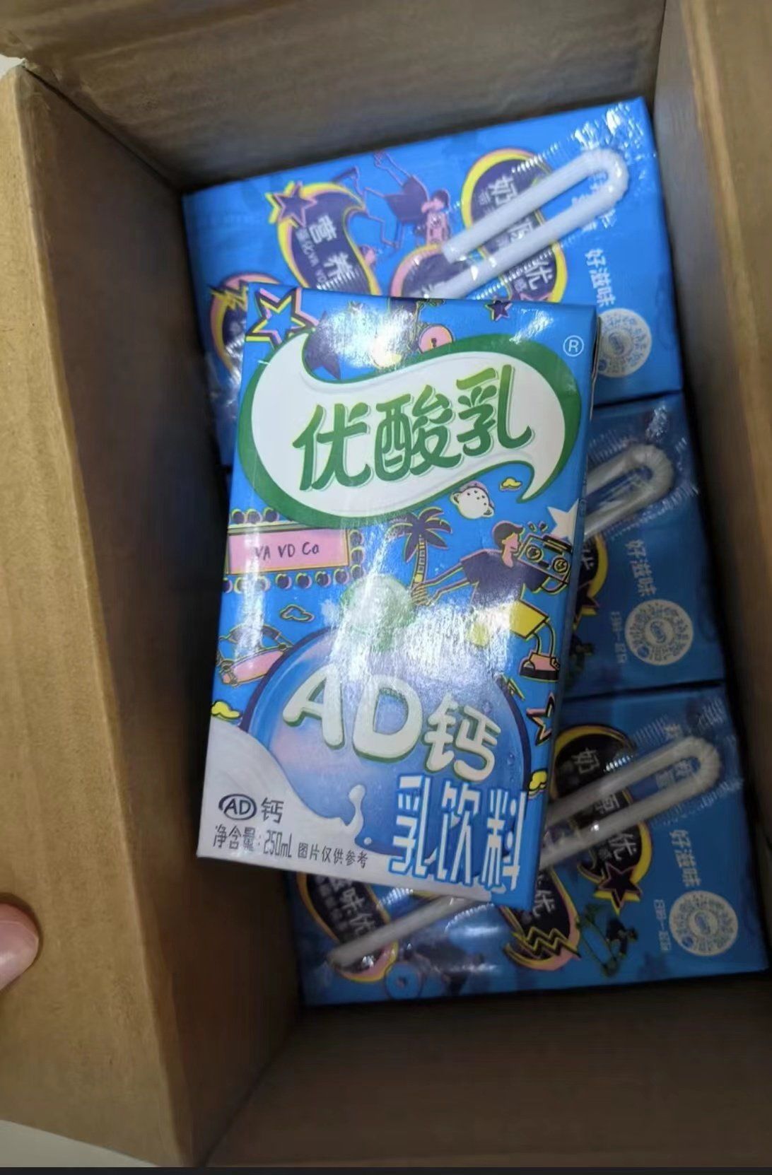 伊利优酸乳,酸酸甜甜的,好喝到tim不下来,你也来尝尝吧