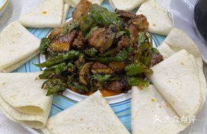 Roll Pancake with Stir-Fried Pork