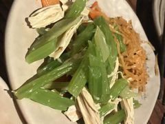 -老牌坊云南鱼豆花火锅(嵩山店)
