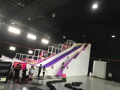 -嘿哟动霸CHUA·新潮玩运动娱乐中心·蹦床滑冰团建乐园