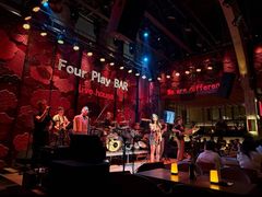 -FOUR PLAY BAR