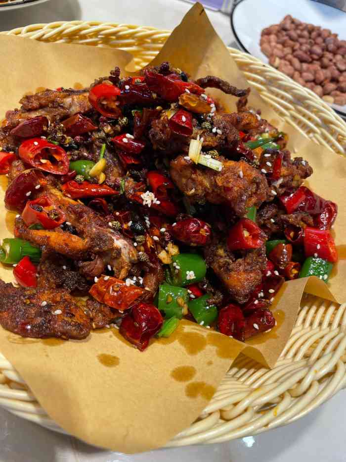 唐人美食山-"地址很方便寻找路口的北边停车方便,门前停.