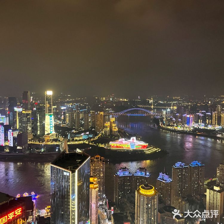 能拍到重庆你好的那边人简直多的不行